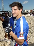 Taylor Lautner : taylor_lautner_1266095242.jpg