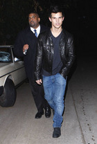 Taylor Lautner : taylor_lautner_1266524276.jpg