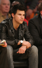 Taylor Lautner : taylor_lautner_1266524278.jpg