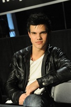 Taylor Lautner : taylor_lautner_1266714906.jpg