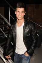 Taylor Lautner : taylor_lautner_1266715004.jpg