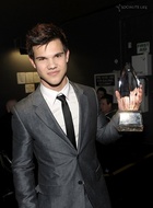 Taylor Lautner : taylor_lautner_1266719494.jpg