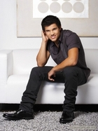 Taylor Lautner : taylor_lautner_1266719609.jpg