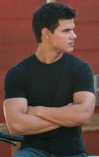 Taylor Lautner : taylor_lautner_1277791982.jpg