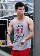 Taylor Lautner : taylor_lautner_1282600902.jpg