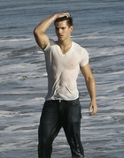 Taylor Lautner : taylor_lautner_1282660104.jpg