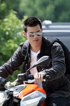 Taylor Lautner : taylor_lautner_1285018829.jpg