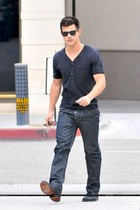 Taylor Lautner : taylor_lautner_1285018860.jpg