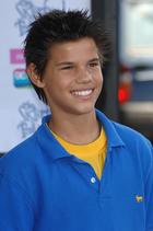 Taylor Lautner : taylor_lautner_1292625672.jpg