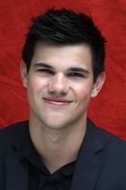 Taylor Lautner : taylor_lautner_1294653187.jpg