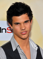 Taylor Lautner : taylor_lautner_1294847659.jpg