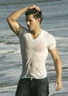 Taylor Lautner : taylor_lautner_1294847686.jpg