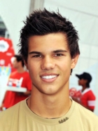 Taylor Lautner : taylor_lautner_1295483040.jpg