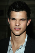 Taylor Lautner : taylor_lautner_1302889955.jpg