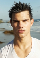 Taylor Lautner : taylor_lautner_1306449044.jpg