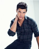 Taylor Lautner : taylor_lautner_1307459256.jpg