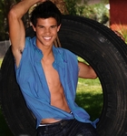 Taylor Lautner : taylor_lautner_1308678569.jpg