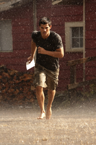 Taylor Lautner : taylor_lautner_1310270112.jpg