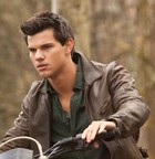 Taylor Lautner : taylor_lautner_1310270135.jpg