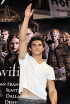 Taylor Lautner : taylor_lautner_1310270202.jpg