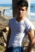 Taylor Lautner : taylor_lautner_1310440313.jpg