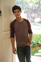 Taylor Lautner : taylor_lautner_1311198597.jpg