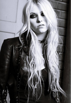 Taylor Momsen : taylor-momsen-1320255916.jpg