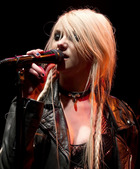 Taylor Momsen : taylor-momsen-1333649108.jpg