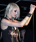 Taylor Momsen : taylor-momsen-1333759397.jpg