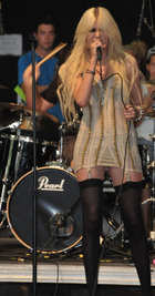 Taylor Momsen : taylor-momsen-1333906179.jpg