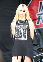 Taylor Momsen : taylor-momsen-1334072605.jpg