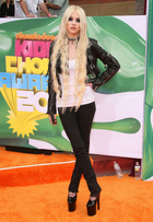 Taylor Momsen : taylor-momsen-1334171470.jpg