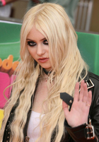 Taylor Momsen : taylor-momsen-1334171473.jpg