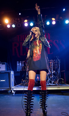 Taylor Momsen : taylor-momsen-1334686435.jpg