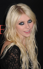 Taylor Momsen : taylor-momsen-1372449634.jpg