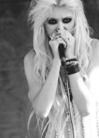 Taylor Momsen : taylor-momsen-1377714873.jpg