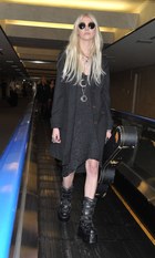 Taylor Momsen : taylor-momsen-1387546996.jpg