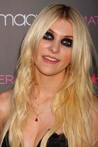 Taylor Momsen : taylor-momsen-1400438789.jpg