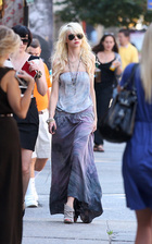 Taylor Momsen : taylor_momsen_1250136110.jpg