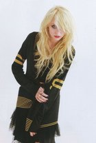 Taylor Momsen : taylor_momsen_1259551425.jpg