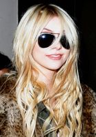 Taylor Momsen : taylor_momsen_1259954748.jpg