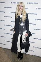 Taylor Momsen : taylor_momsen_1259974920.jpg