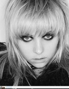 Taylor Momsen : taylor_momsen_1259975634.jpg