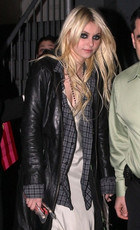 Taylor Momsen : taylor_momsen_1265914458.jpg