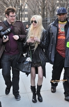 Taylor Momsen : taylor_momsen_1268654935.jpg