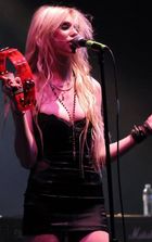 Taylor Momsen : taylor_momsen_1270940253.jpg