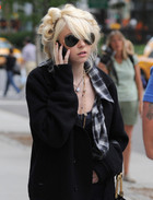 Taylor Momsen : taylor_momsen_1271441501.jpg