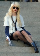 Taylor Momsen : taylor_momsen_1271441510.jpg