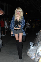 Taylor Momsen : taylor_momsen_1272259785.jpg