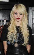 Taylor Momsen : taylor_momsen_1272259877.jpg